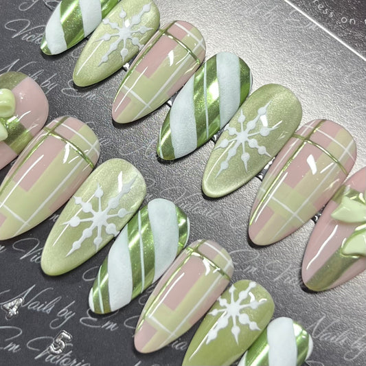 Sage & White Christmas Mid Almond